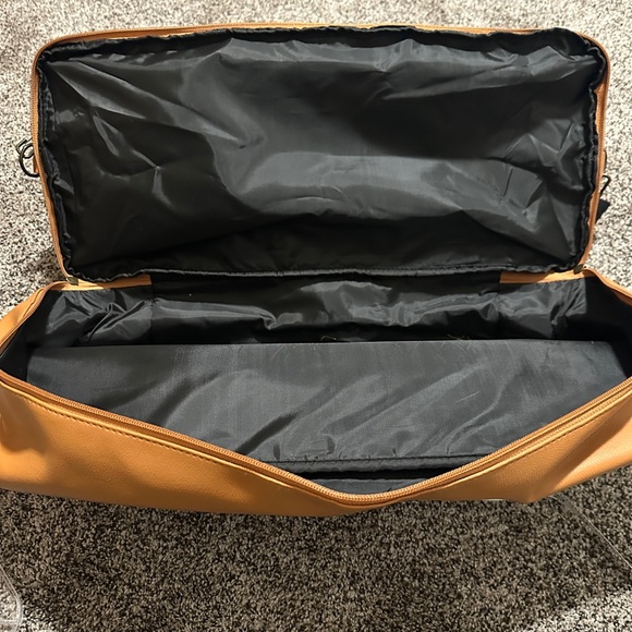 DSW Large travel bag with bottom zip compartment - Picture 8 of 8